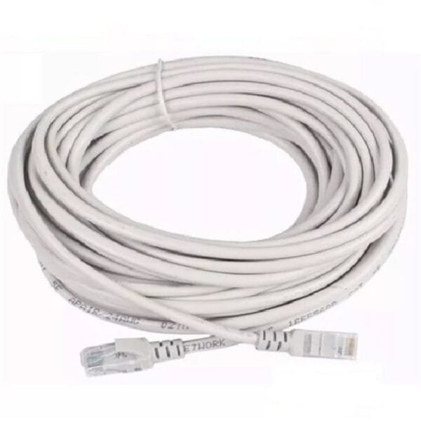 Cable Ethernet enrollado en color blanco