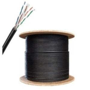 Rollo de cable negro sobre soporte de madera