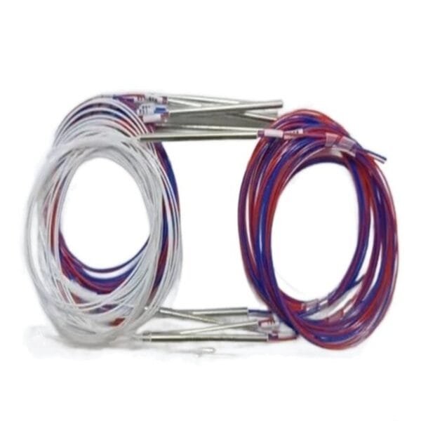 Cables de fibra óptica enrollados, colores rojo y blanco