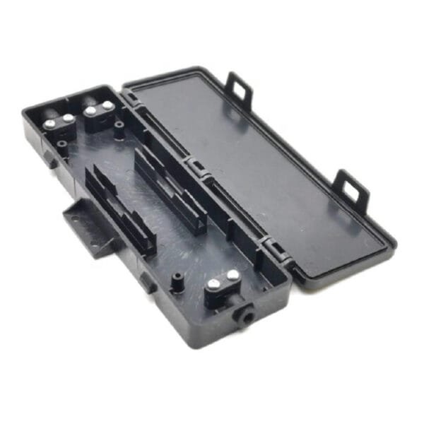 Caja plástica negra para conexiones eléctricas