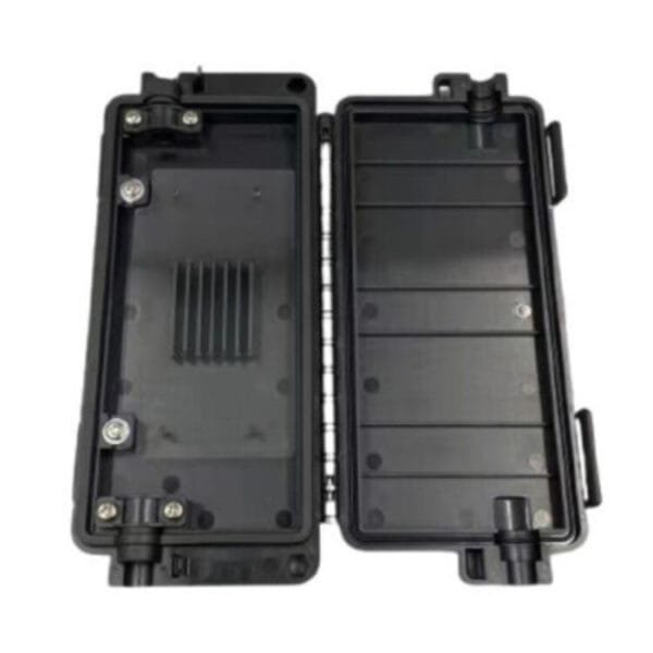 Caja rectangular de plástico negro abierta
