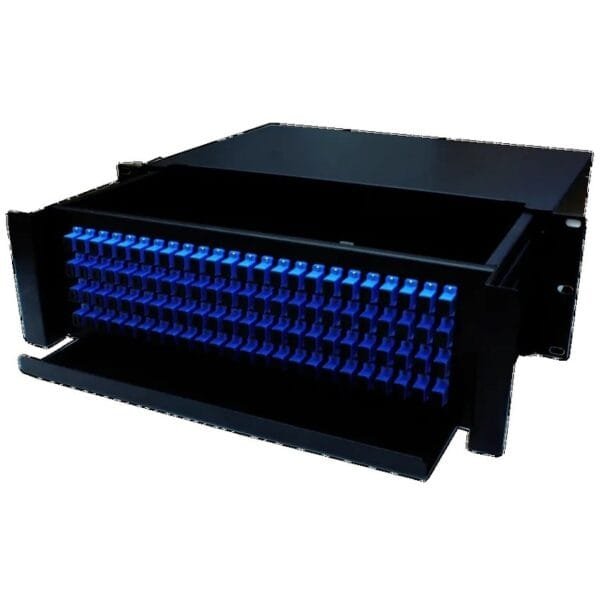 Caja de distribución de fibra óptica con conectores