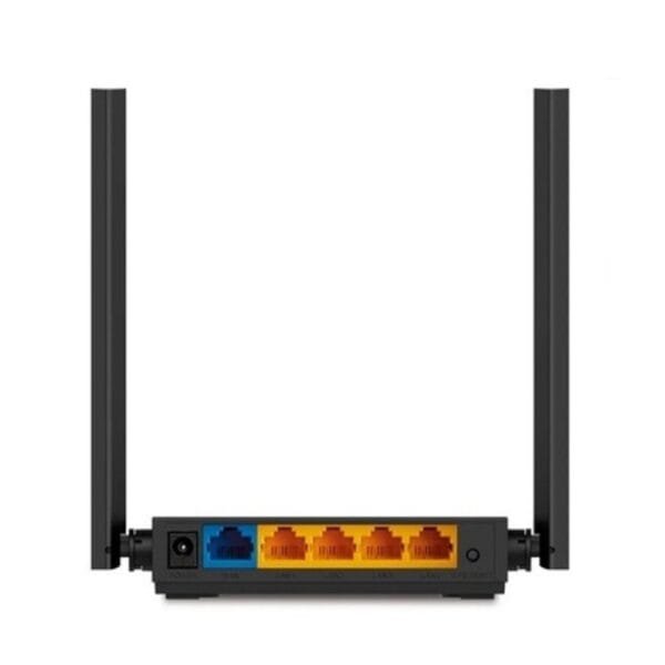 Parte trasera de un enrutador con puertos RJ-45