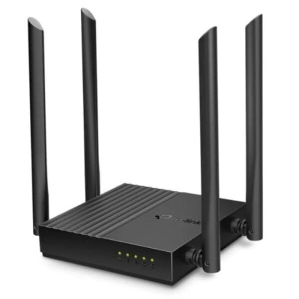 Router negro con cuatro antenas verticales