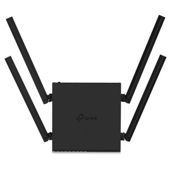 Router negro con cuatro antenas desplegadas.